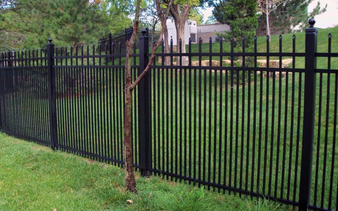 The Pros and Cons of Installing Aluminum Fencing